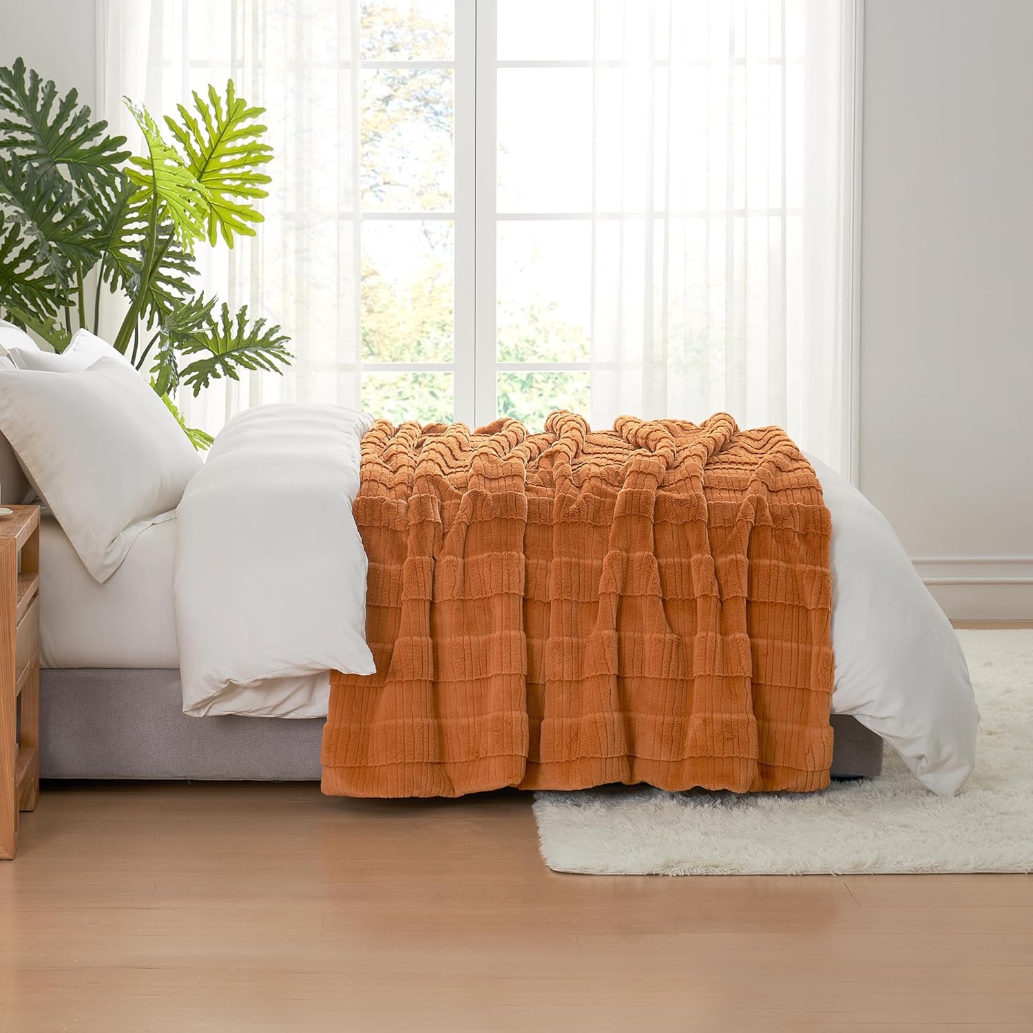 Amélie Home Luxury Striped Faux