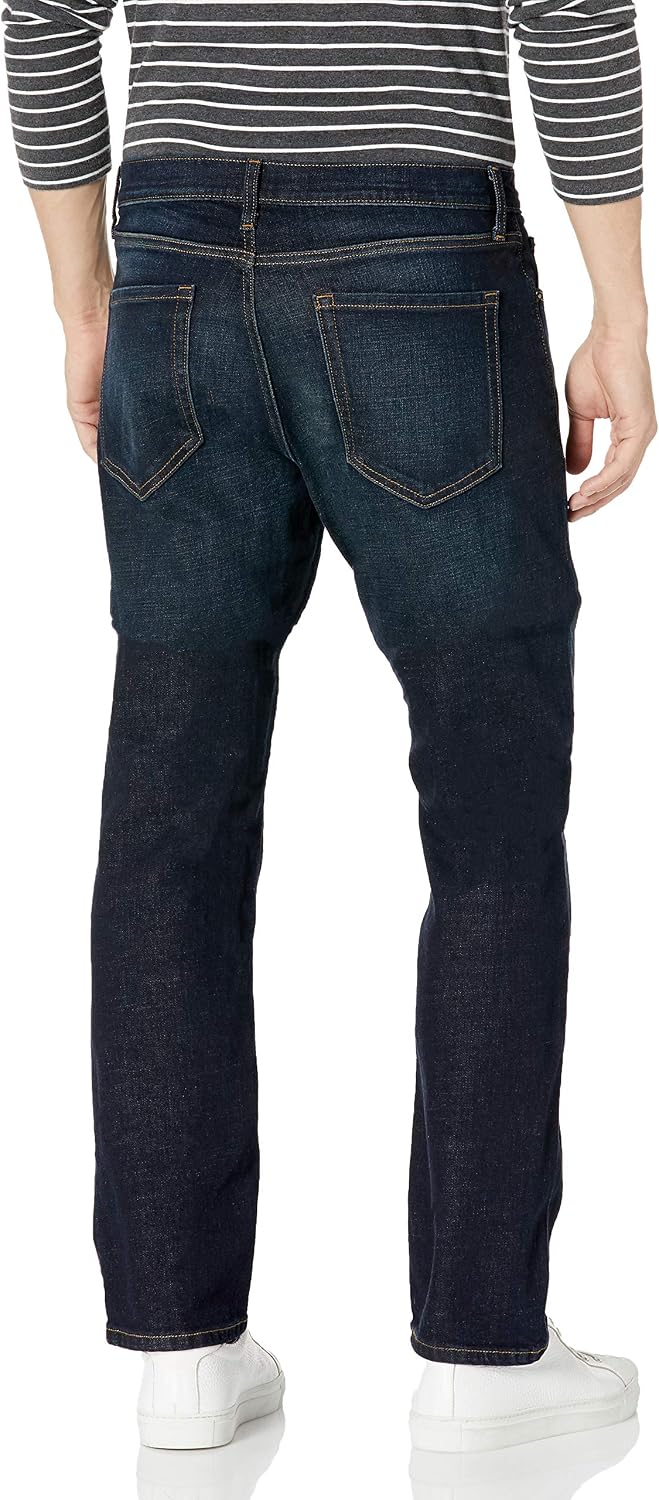 Amazon Essentials Men's Athletic-Fit Stretch