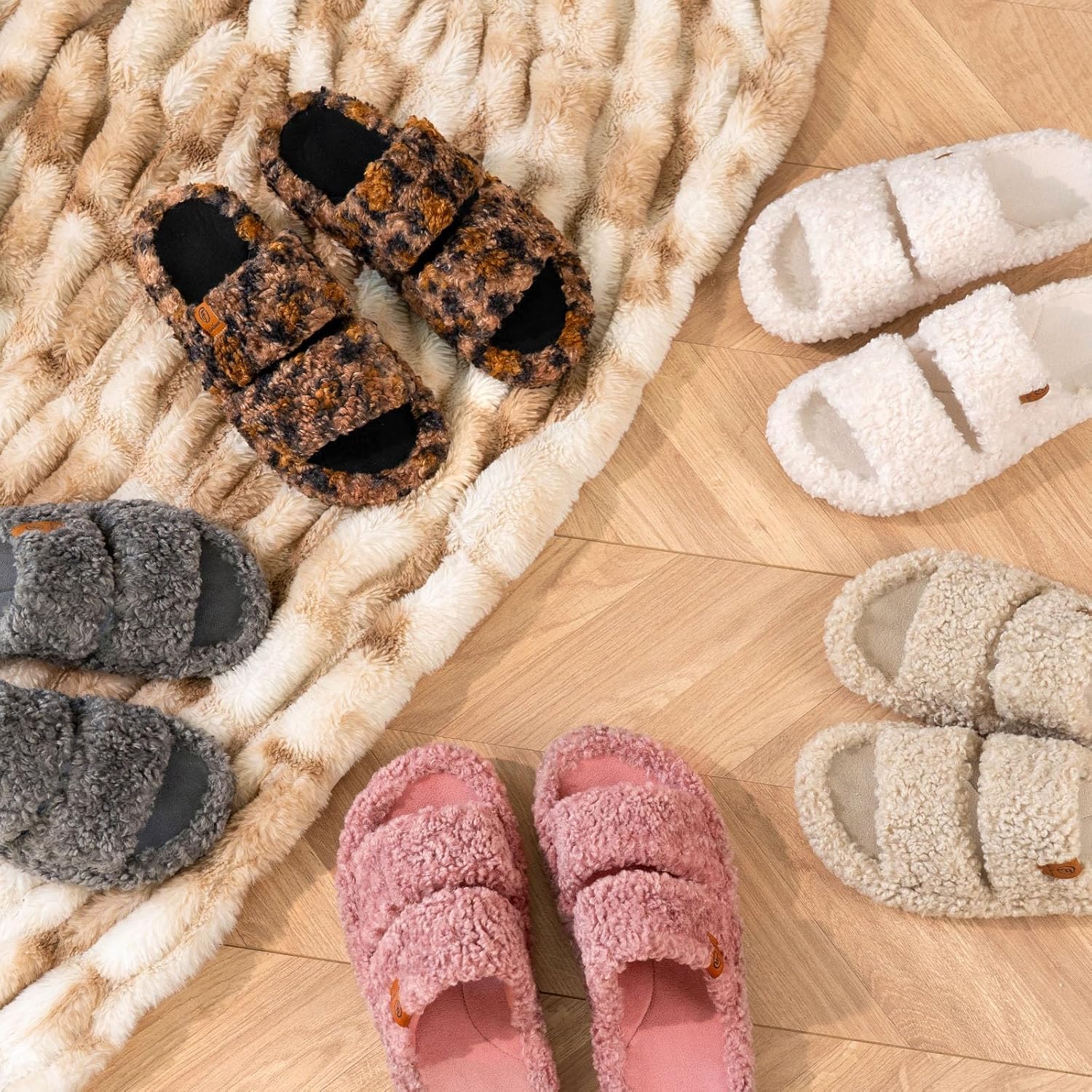 EverFoams Womens Fuzzy Open-toe Slippers