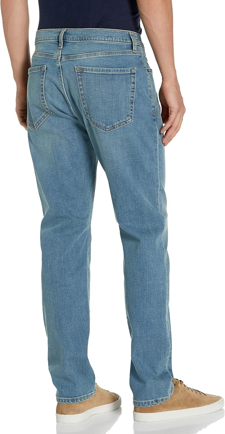 Amazon Essentials Men's Athletic-Fit Stretch